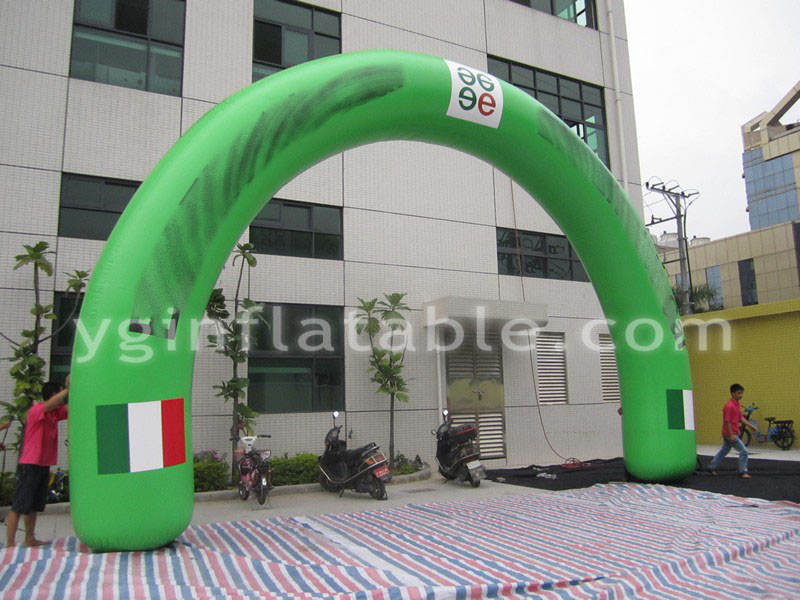 Green inflatable advertising archesGA136