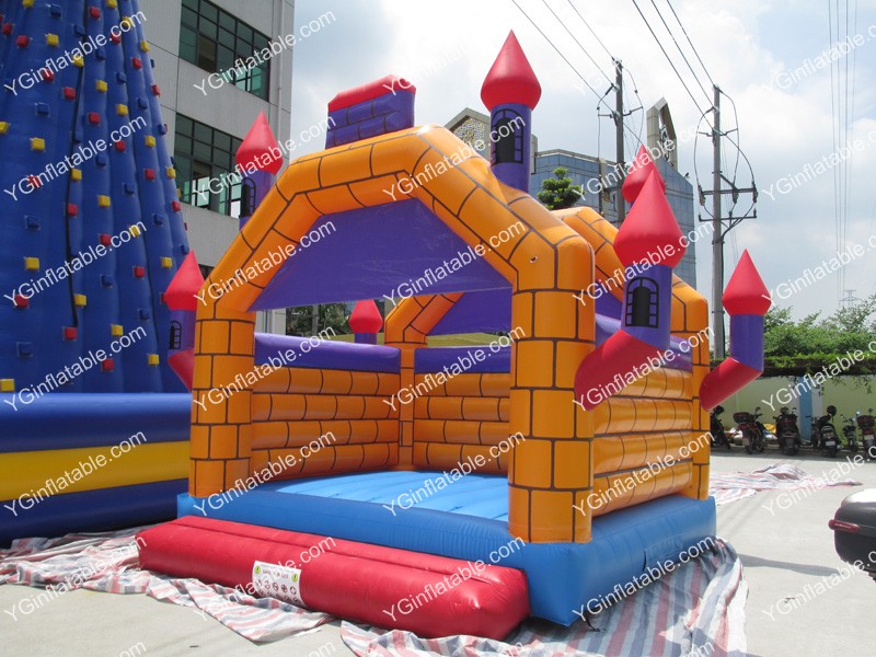 inflatable bouncy castleGB085