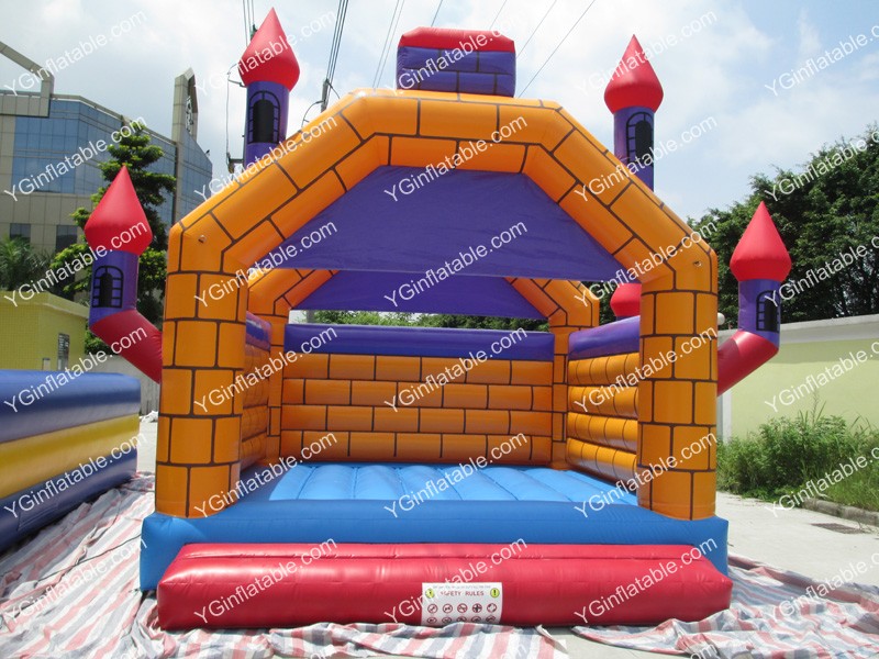 inflatable bouncy castleGB085