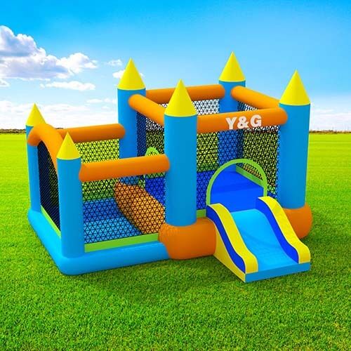 Airflow bouncer castle with ball pit