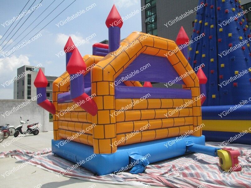 inflatable bouncy castleGB085