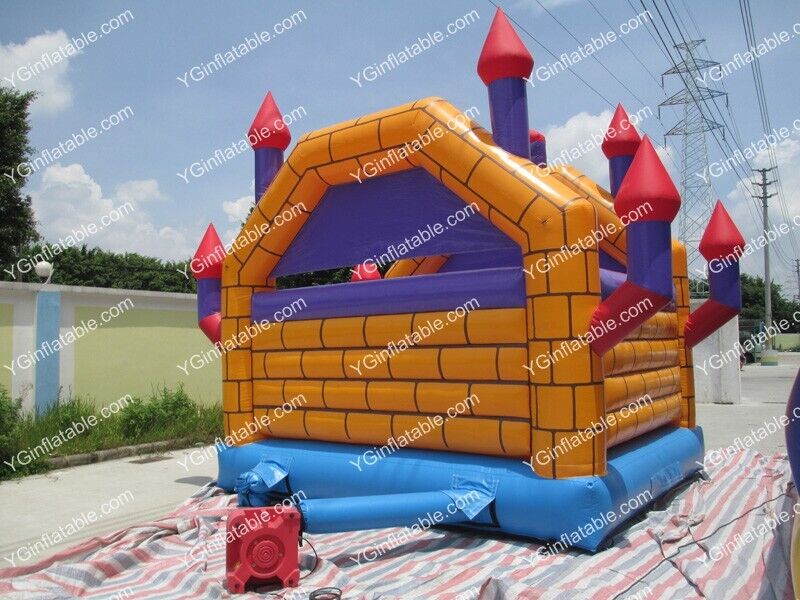 inflatable bouncy castleGB085